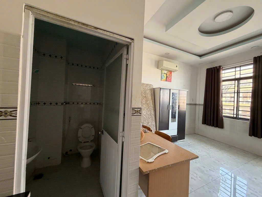 CHDV MT Trần Trọng Cung Q 7. Ngang rộng 8 m, có 10 p, hơn 13 tỷ.