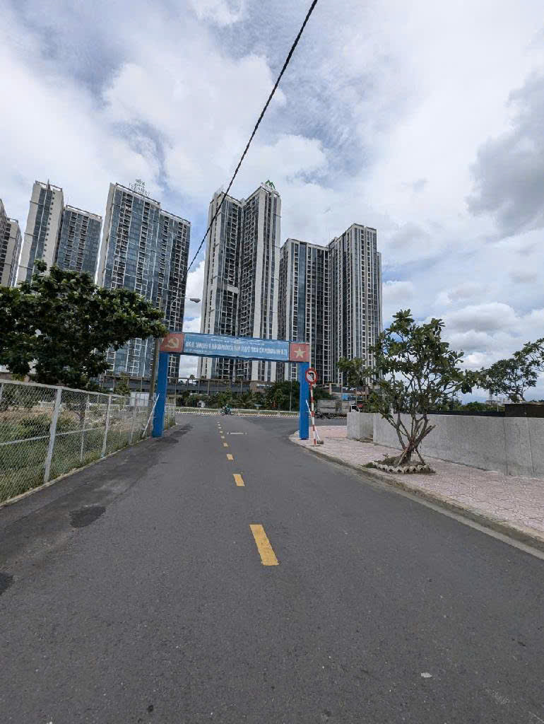 Đất đường 8 m gần Phú Mỹ Hưng, vài chục mét ra đường lớn. 10*24 giá 15,8 tỷ. Đất đường 8 m gần Phú Mỹ Hưng, vài chục mét ra đường lớn. 10*24 giá 15,8 tỷ.