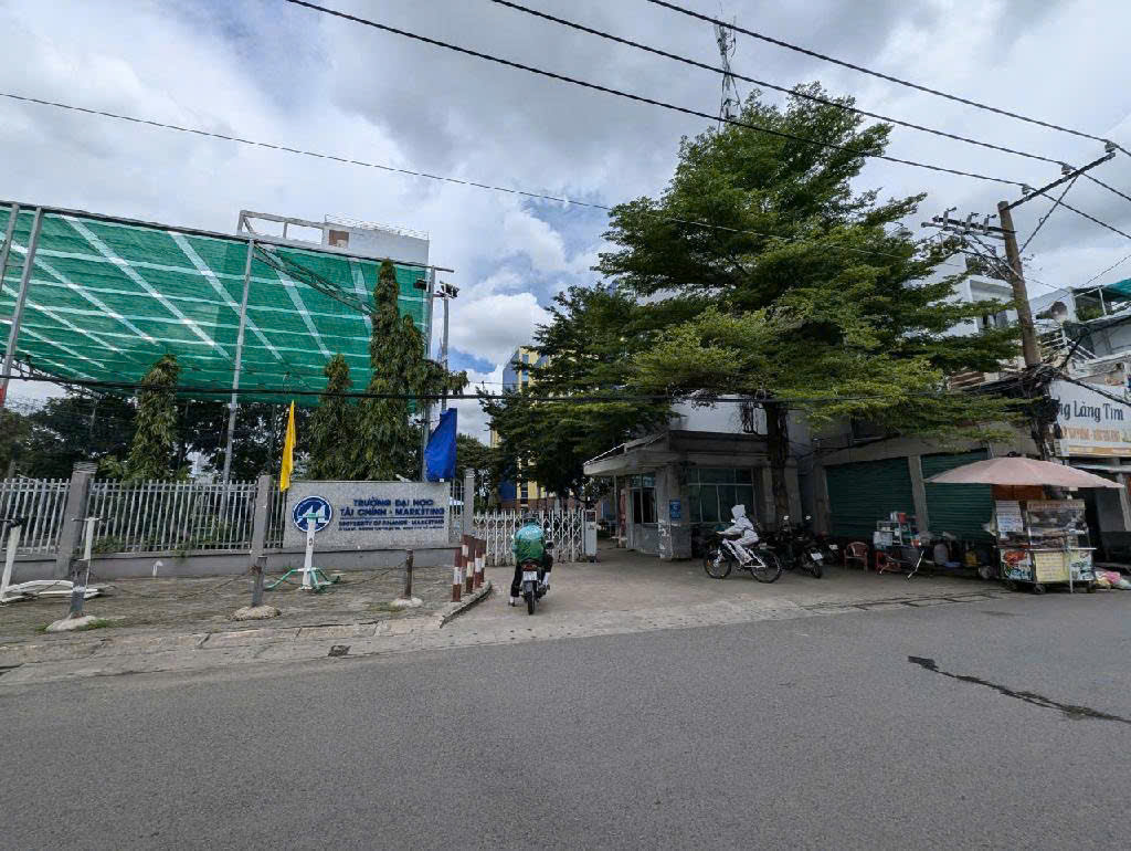 Nhà 2 tầng đường 8 m, Nguyễn Văn Linh quận 7. 6,2*21 hơn 12 tỷ.