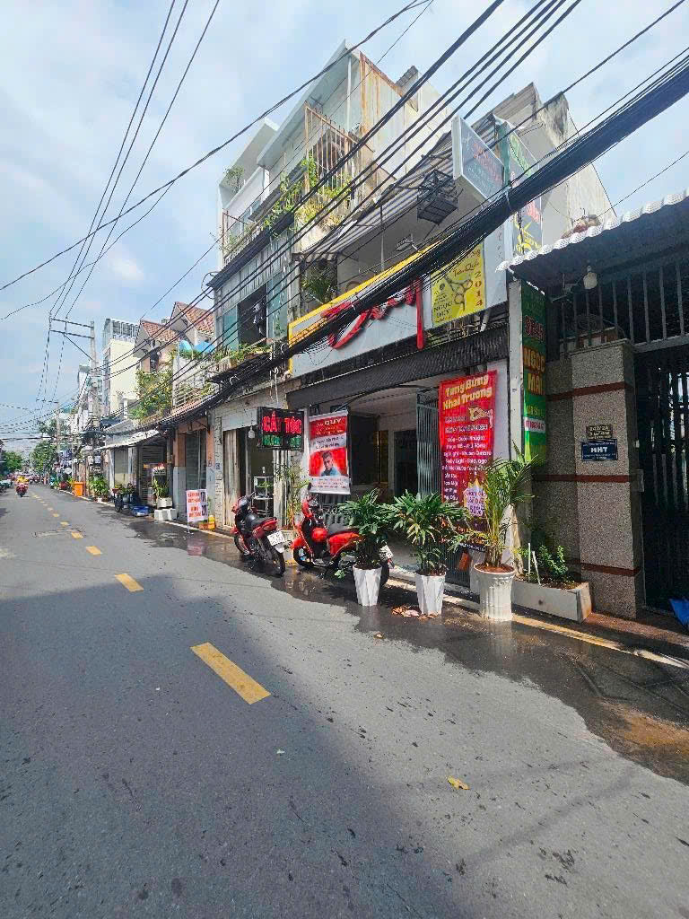 Nhà 2 tầng đường 8 m, Nguyễn Văn Linh quận 7. 6,2*21 hơn 12 tỷ.