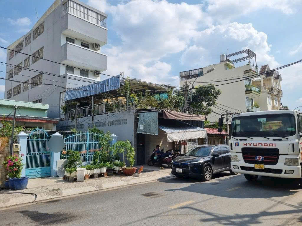Mặt tiền đường Dương Cát Lợi Thị trấn Nhà bè. 5*32 hơn 9 tỷ.