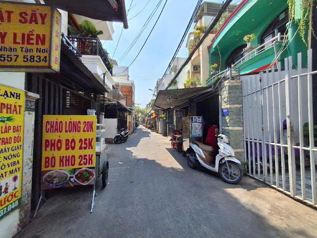 Nhà 2 tầng hẻm 1 sẹc xe hơi thông, kdbb. 6*20 chỉ 10,2 tỷ. Gần KCX Tân Thuận. Nhà 2 tầng hẻm 1 sẹc xe hơi thông, kdbb. 6*20 chỉ 10,2 tỷ. Gần KCX Tân Thuận.