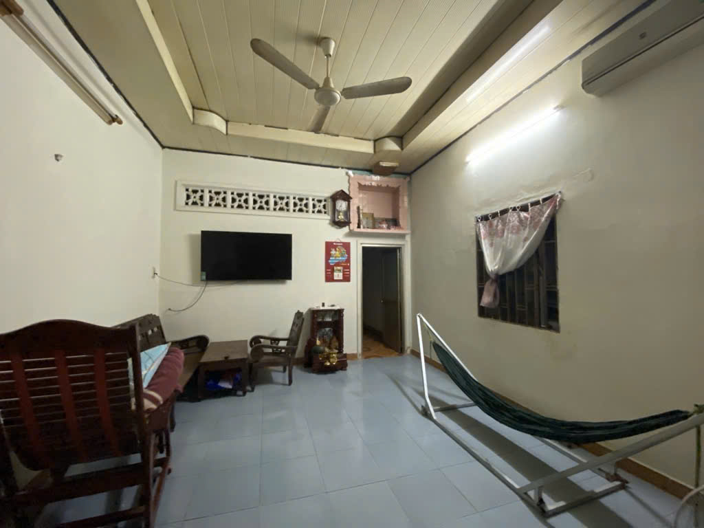 Nhà mặt tiền đường Lê Văn Lương Quận 7. 161 m2 thổ cư, 12,5 tỷ.