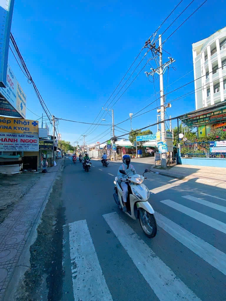 Nhà mặt tiền đường Lê Văn Lương Quận 7. 161 m2 thổ cư, 12,5 tỷ.