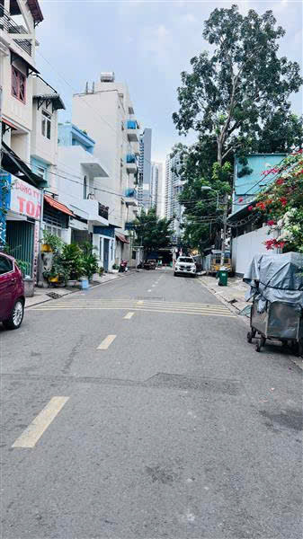 Nhà mặt đường nhựa 10 m, Nguyễn Thị Thập Quận 7. DT 4,5*22 giá 9,8 tỷ.