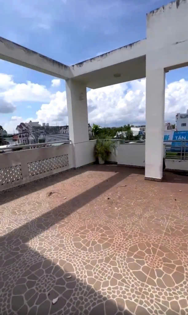 Nhà 3 tầng mặt tiền đường Huỳnh Tấn Phát, 5*27 , 135 m2 thổ cư chỉ hơn 12 tỷ.