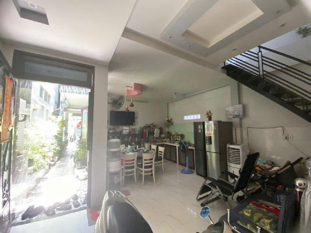 Dãy trọ 2 tầng hẻm xe hơi Trần Văn Khánh Quận 7. 6,8*24, hơn 13 tỷ.