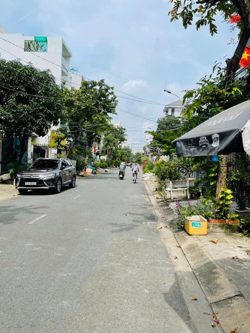 Đất mặt tiền đường Võ Thị Nhờ Quận 7. 5*24= 120 m2= 16,5 tỷ.