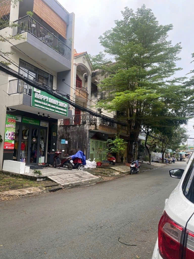 Đất mặt tiền đường Võ Thị Nhờ Quận 7. 5*24= 120 m2= 16,5 tỷ.