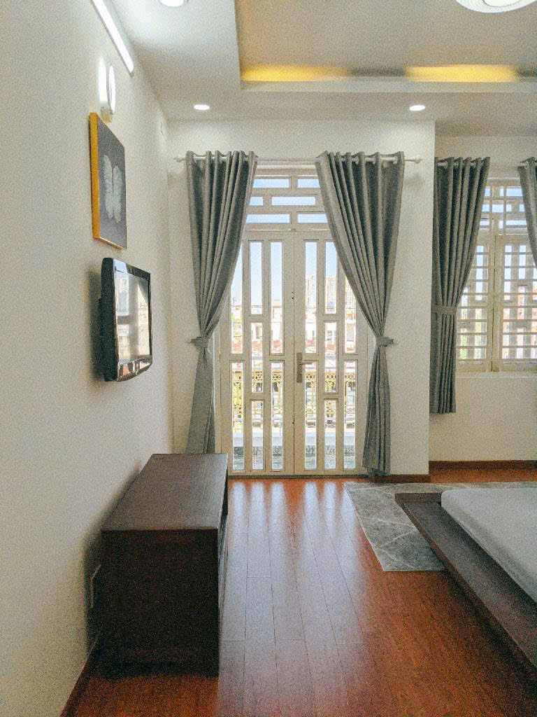 Nhà mặt tiền đường 14 m, khu dân trí đẳng cấp, sát Q7. 4,5*18 nhỉnh 8 tỷ.