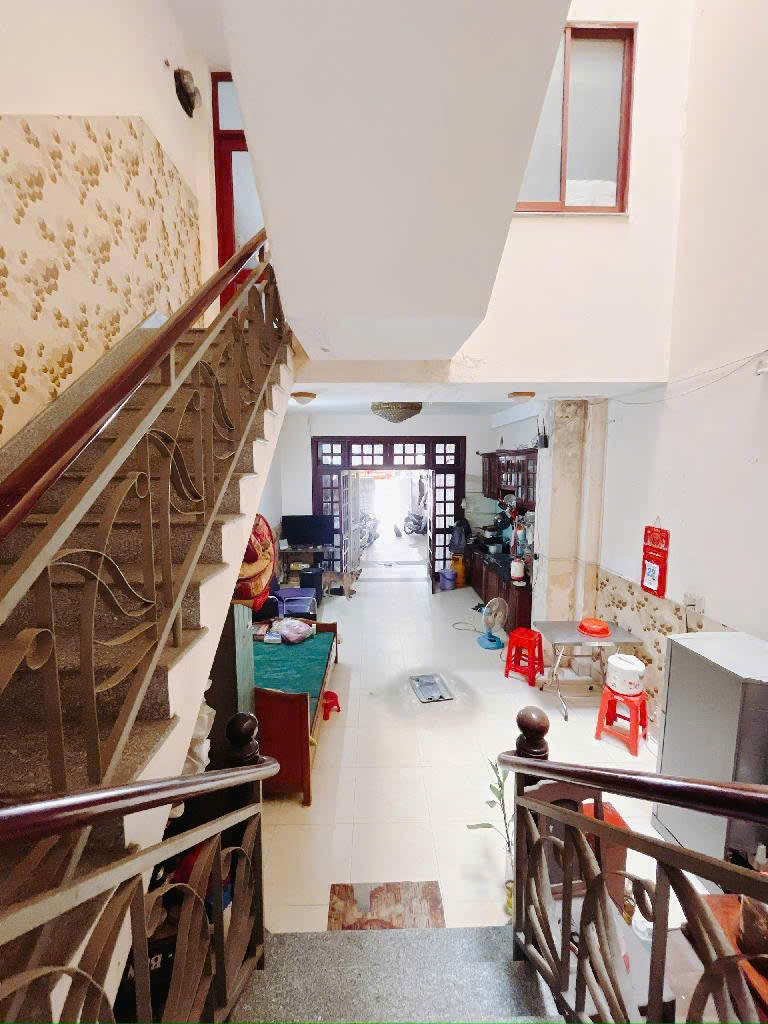 Nhà 3 tầng hẻm xe hơi 1 sẹc gần ngã tư Nguyễn Thị Thập Quận 7. 4,5*28 hơn 8 tỷ.