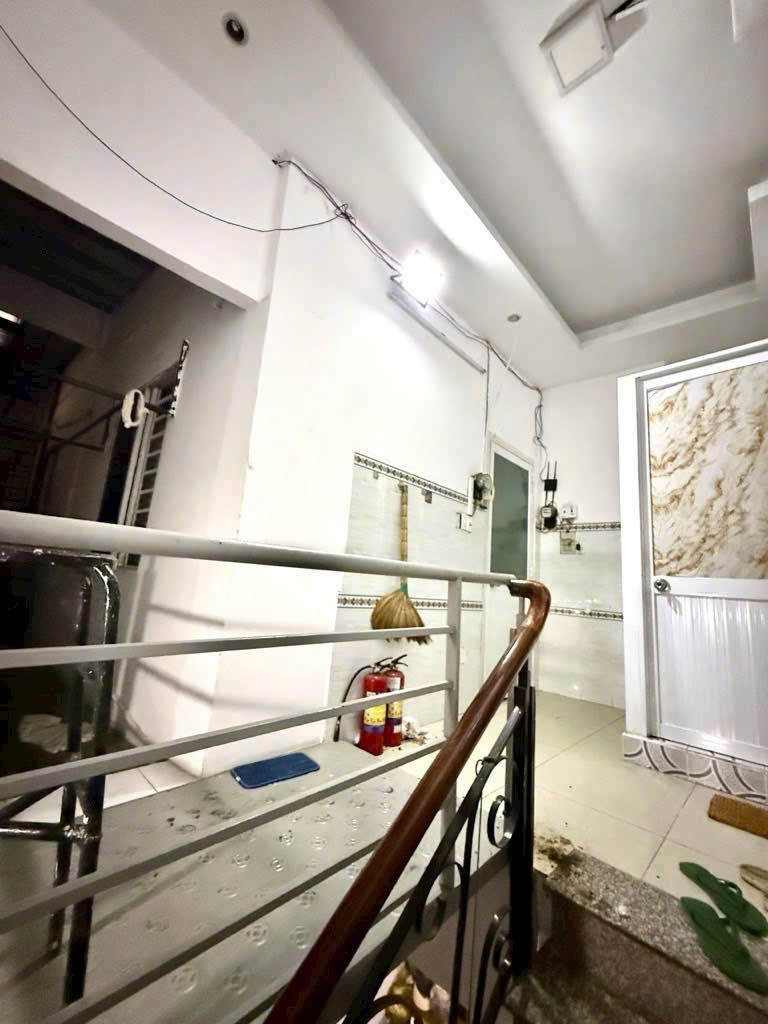 CHDV 5 tầng hẻm xe hơi TT Q 7, gần Q 4. DT 5*24, chỉ 13 t.ỷ.