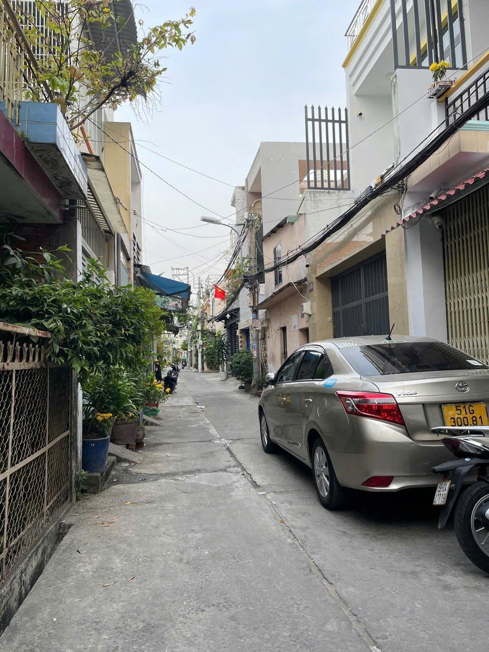Đất CHDV hẻm xe hơi 1 sẹc  Bùi Văn Ba Quận 7. 7,2*17 chỉ 9,2 tỷ.