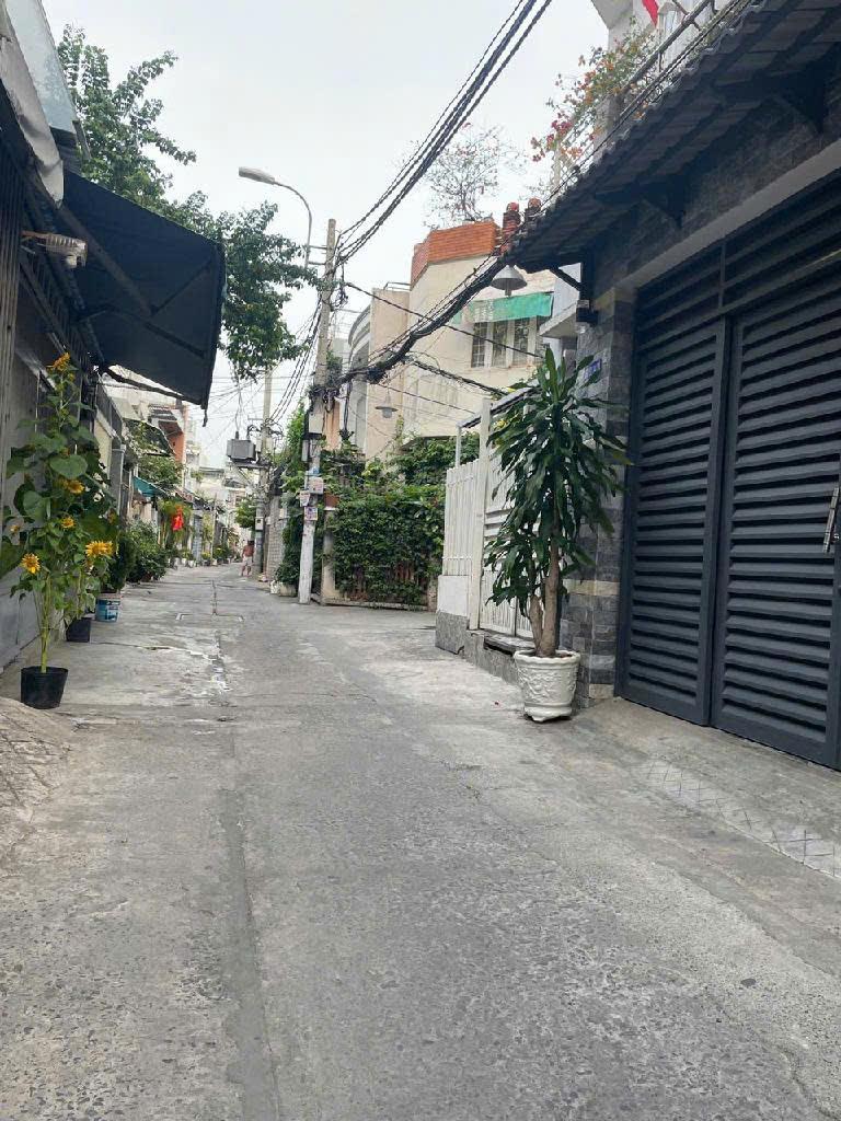 Đất CHDV hẻm xe hơi 1 sẹc  Bùi Văn Ba Quận 7. 7,2*17 chỉ 9,2 tỷ.