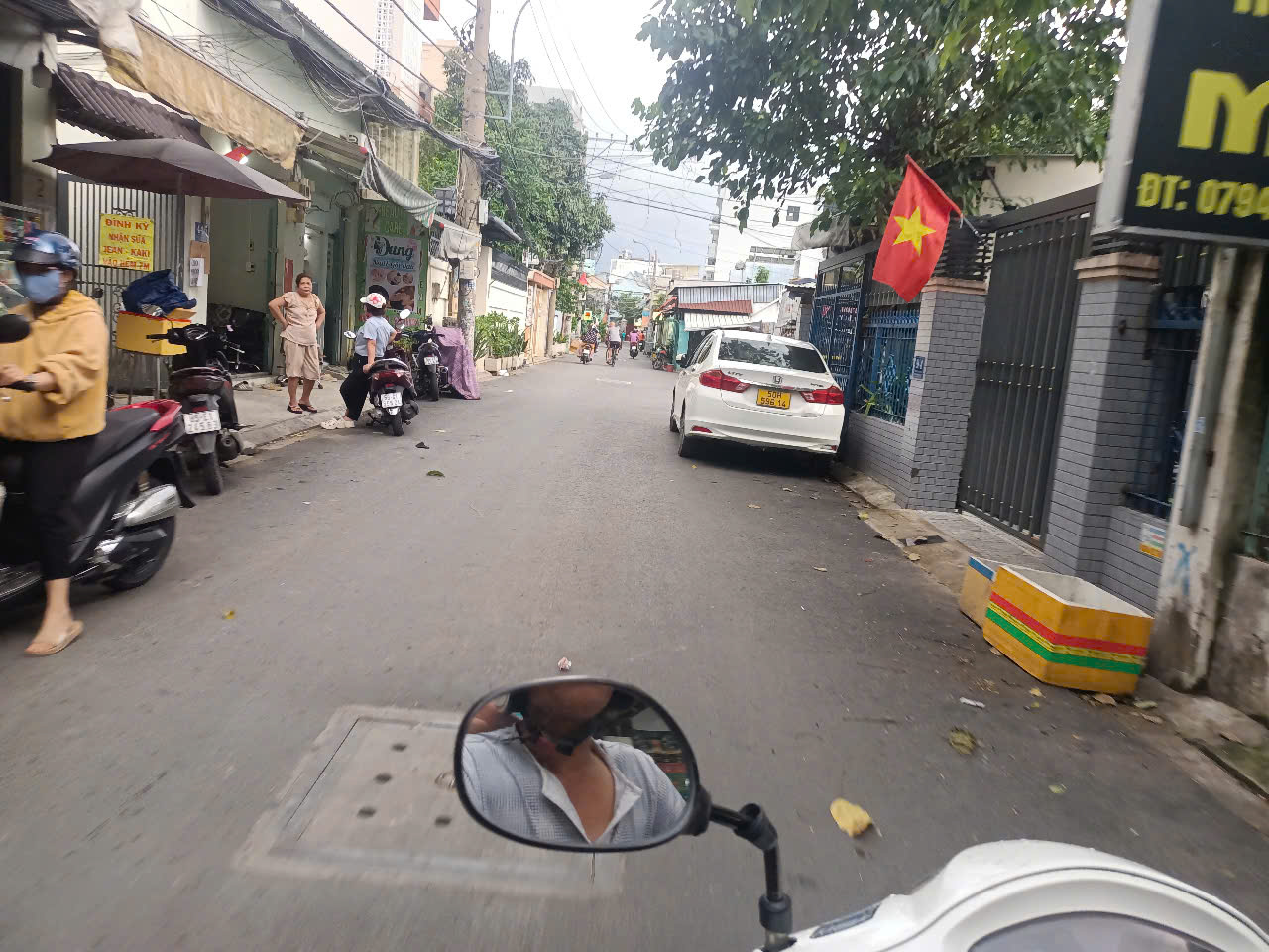 Dãy trọ 2 tầng hẻm nhựa 7 m, Quận 7. 168 m2 chỉ 9,2 tỷ. Xd cao tầng.