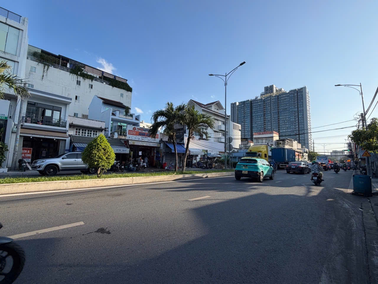Nhà phố mặt đường Phú Thuận Quận 7. 5*20 chỉ 18 tỷ. Vị trí đẹp.