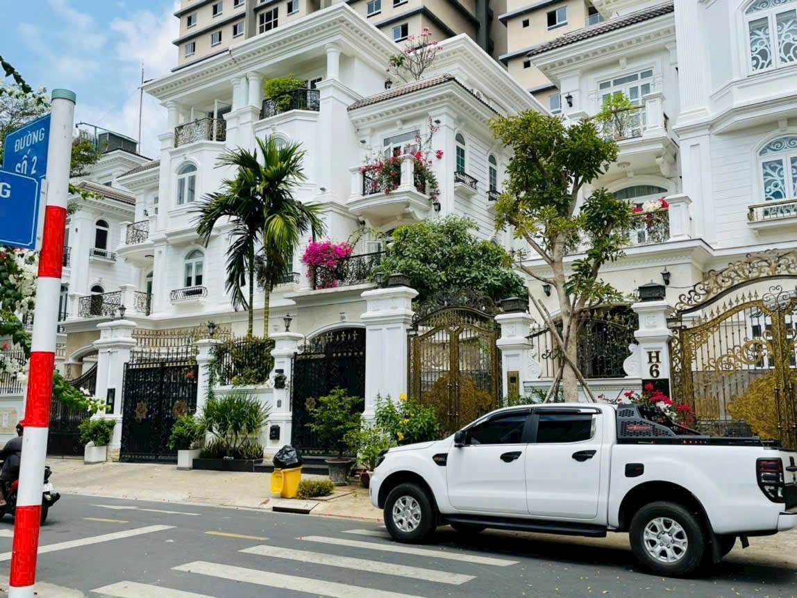 Biệt thự khu VIP Cityland Q 7. 10*22, hầm và 4 tầng. Hơn 42 tỷ. Biệt thự khu VIP Cityland Q 7. 10*22, hầm và 4 tầng. Hơn 42 tỷ.