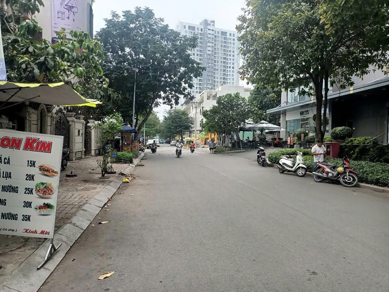 Toà nhà CHDV mới đẹp hầm và 4 tầng mặt đường Lê Thị Chợ Quận 7. Có 22 p+ mbkd. 21 tỷ. Toà nhà CHDV mới đẹp hầm và 4 tầng mặt đường Lê Thị Chợ Quận 7. Có 22 p+ mbkd. 21 tỷ.