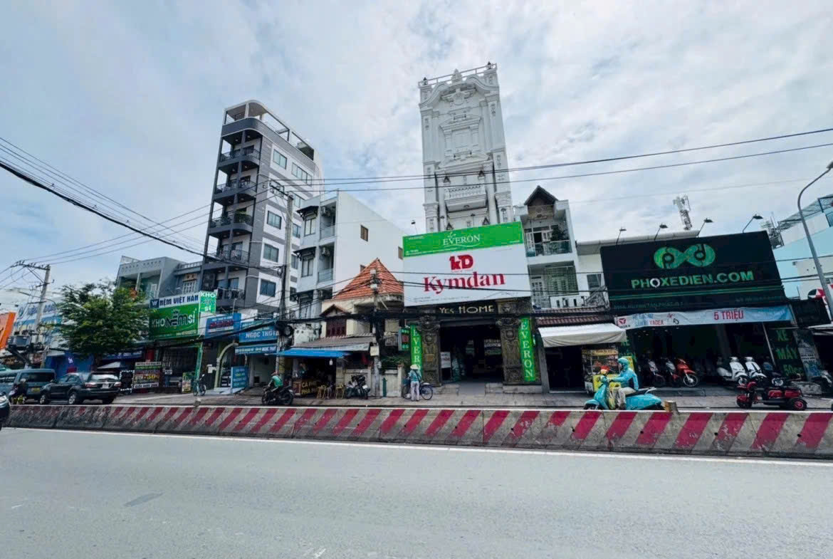 
Mặt tiền đường Huỳnh Tấn Phát Quận 7. 5*26 chỉ 16,2 tỷ.