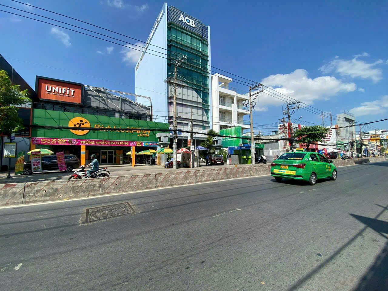 Rổ hàng bds MT Huỳnh Tấn Phát ngang rộng giá tốt.