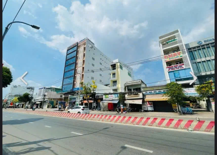 Nhà 3 tầng mặt đường Huỳnh Tấn Phát Q 7. 10*21, nở hậu 11m. Giá 28 tỷ.