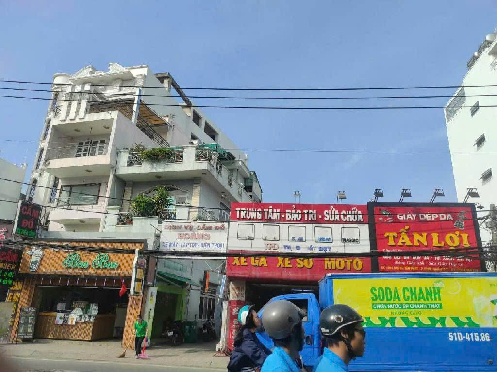 Nhà 3 tầng mặt đường Huỳnh Tấn Phát Q 7. 10*21, nở hậu 11m. Giá 28 tỷ.