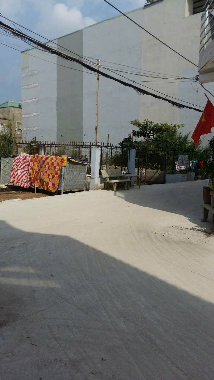 200 m2 đất  Nhà bè hẻm 6 m. DT  7*29 chỉ hơn 30 tr/ m2.