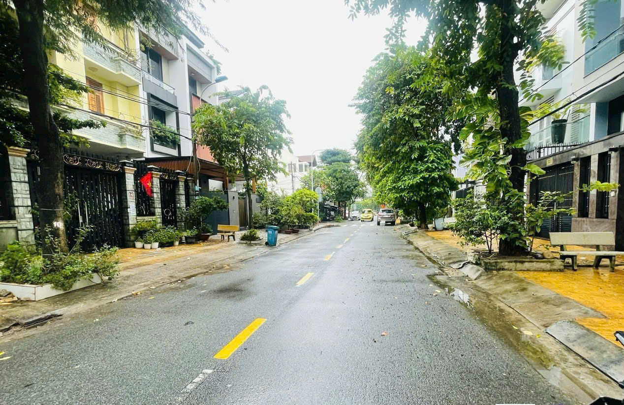 Nhà lô góc 2 mặt đường 12 m, Tân Phong quận 7. 10*22 giá 29 tỷ.