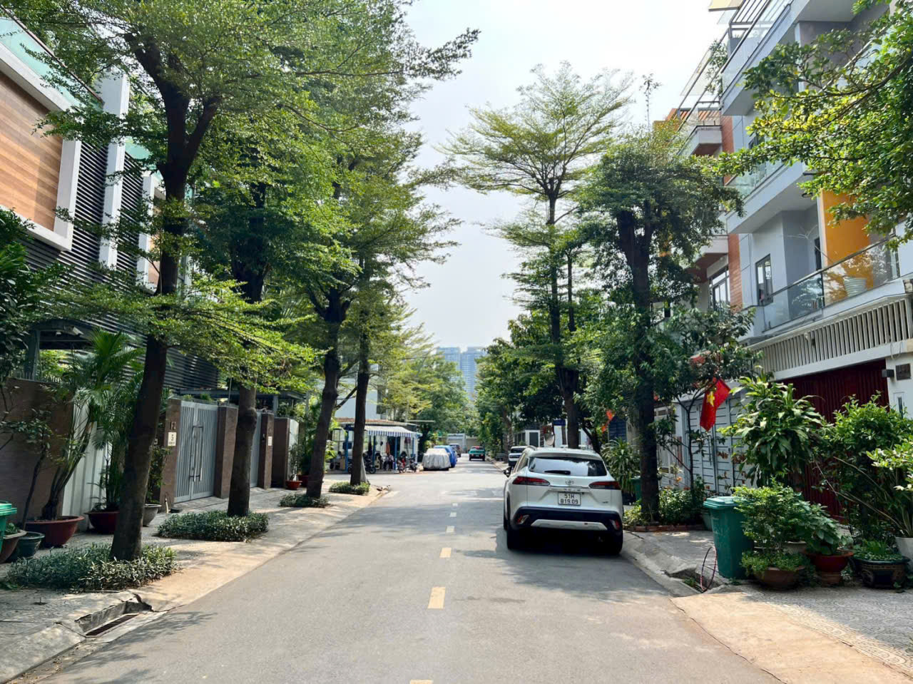 Đất đường nhựa 12 m khu B làng Đại học Phước kiển. 10*20 hơn 18 tỷ