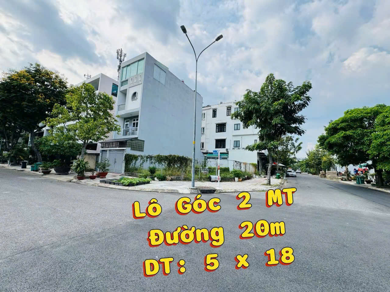 Đất lô góc đường 20 m, khu Sadeco Tân Phong quận 7. 5*18 còn 15,8 t.ỷ. Ngay RMIT. Đất lô góc đường 20 m, khu Sadeco Tân Phong quận 7. 5*18 còn 15,8 t.ỷ. Ngay RMIT.