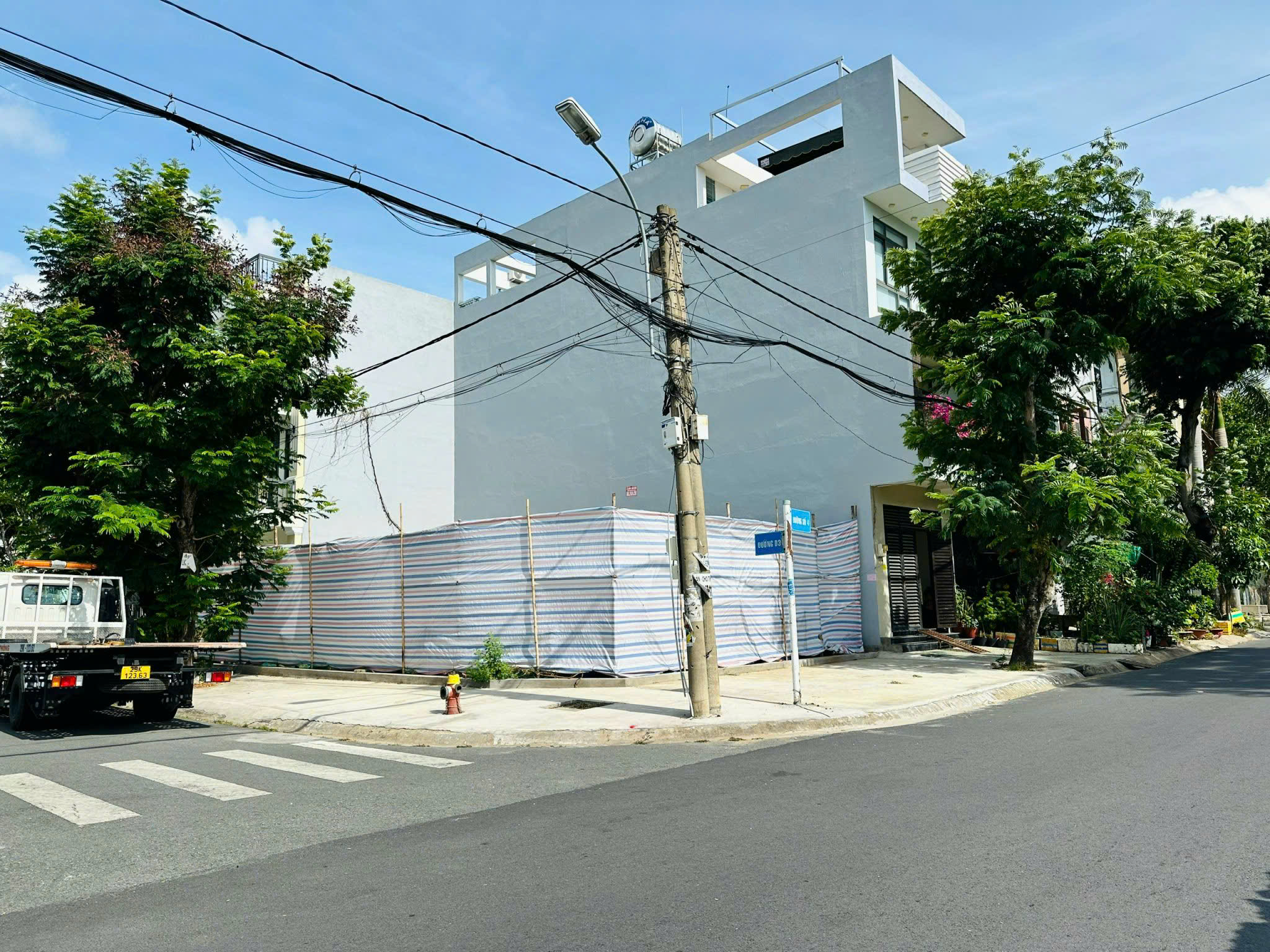 Đất góc đường 20 m, Quận 7. 9,5*16, giá cực tốt 17,7 tỷ.