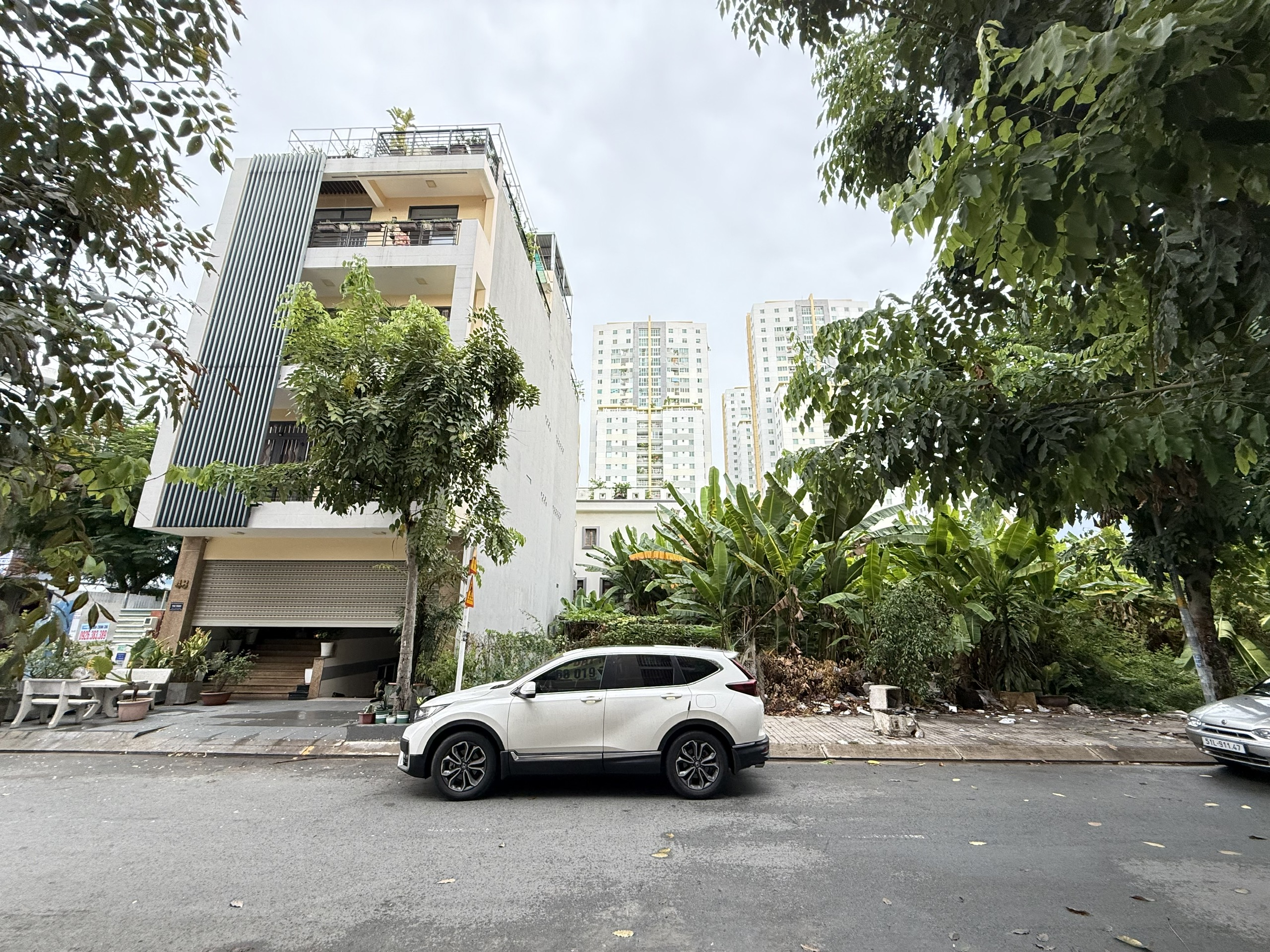 Đất góc đường 20 m, Quận 7. 9,5*16, giá cực tốt 17,7 tỷ.