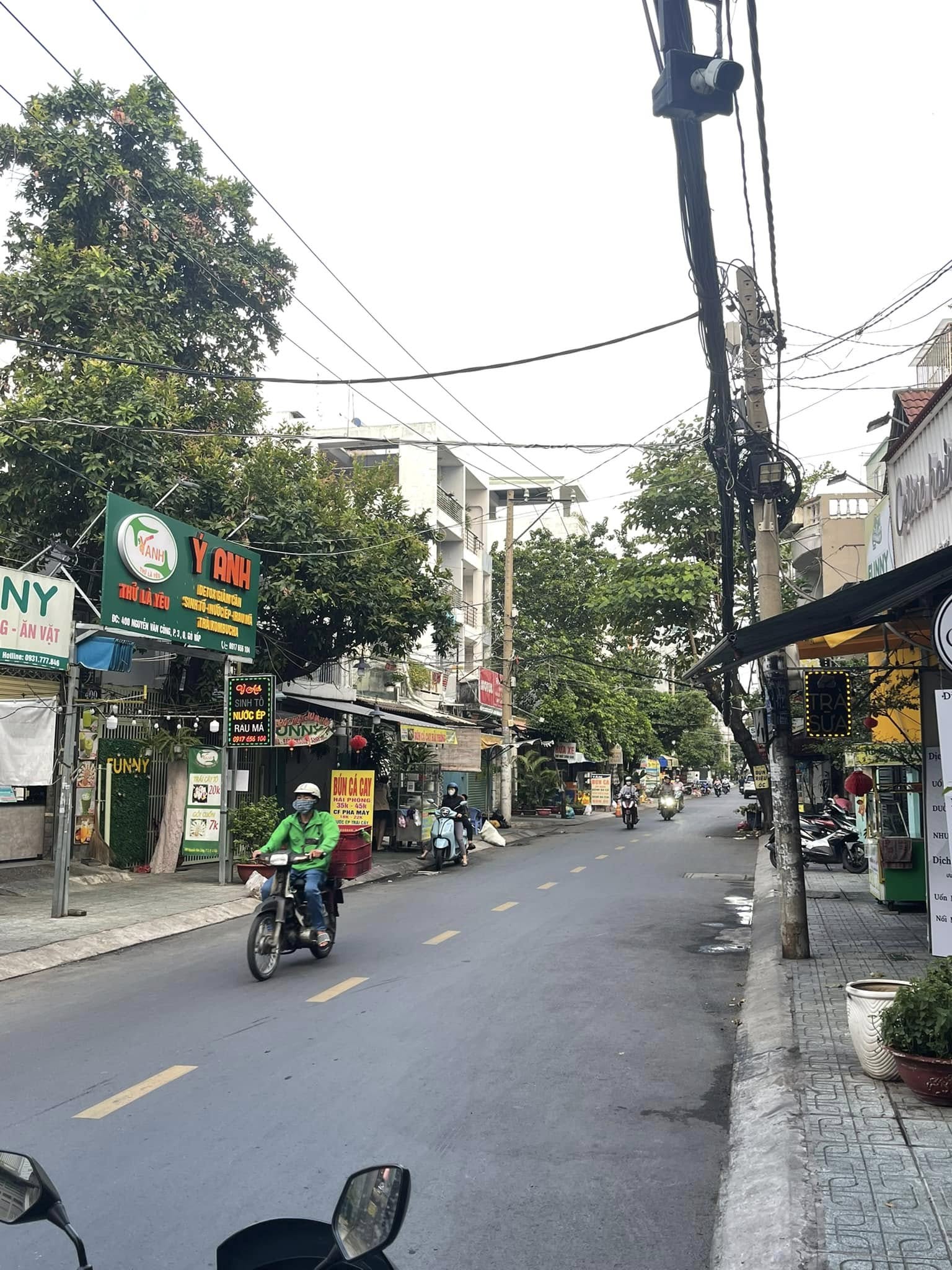 Bán nhà MT 406 Nguyễn Văn Công P3, DT 4x19m, cấp 4. Giá 12 tỷ 