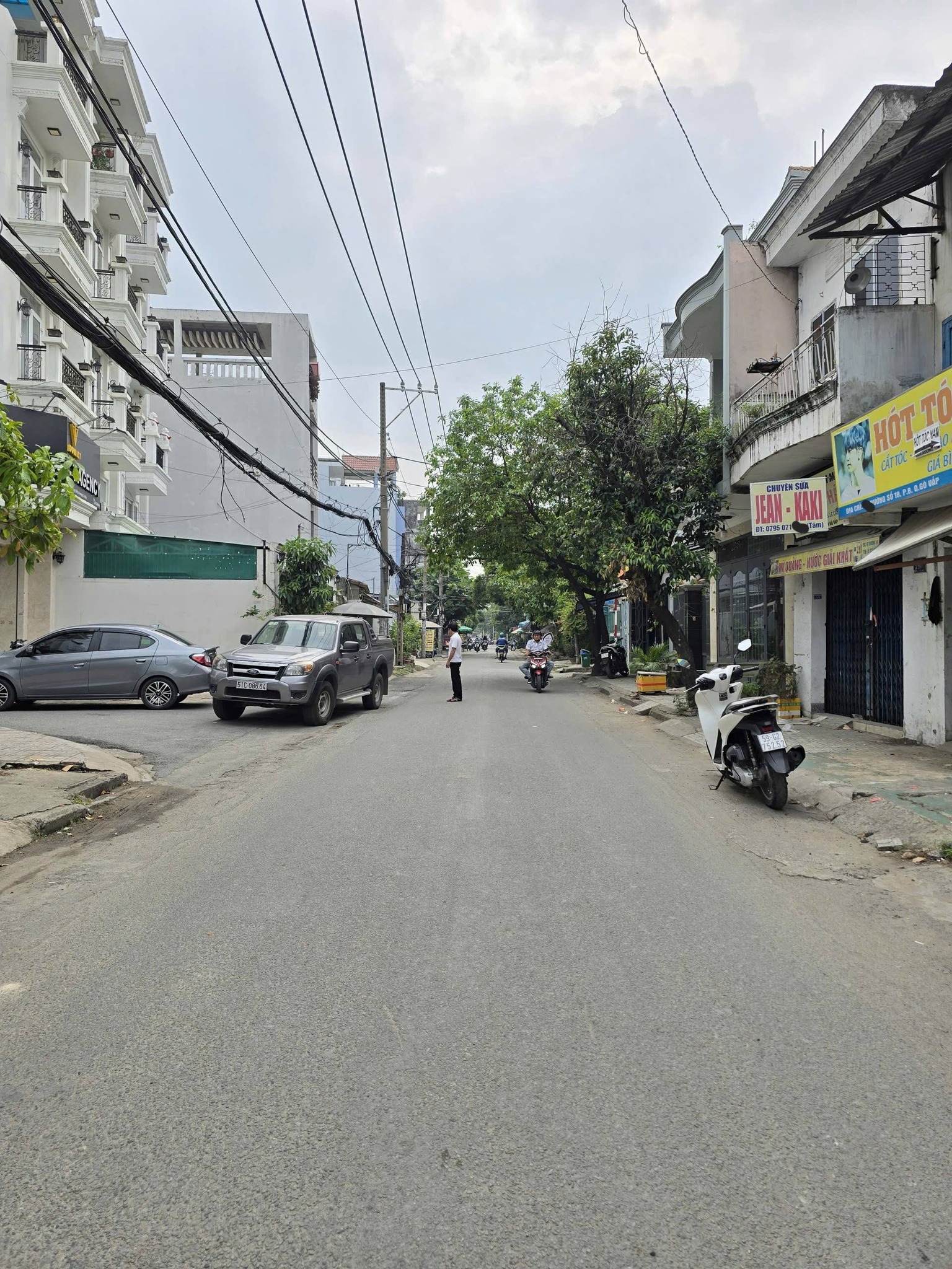 Bán nhà 64 Đường số 18 Phường 8, DT 4,2x15m, 1 trệt 3 lầu. Giá 10.3 tỷ