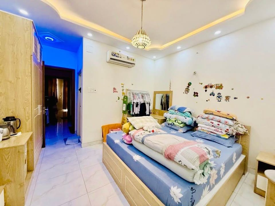 MẶT TIỀN 98 NGUYỄN DU PHƯỜNG 7 GÒ VẤP, 1 TRỆT 5 LẦU THANG MÁY. GIÁ 18 TỶ