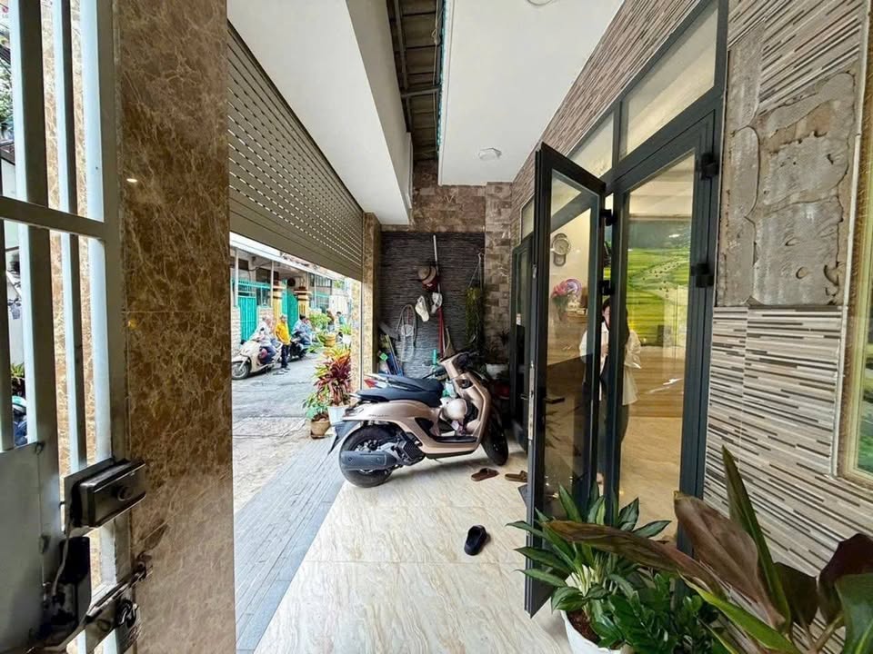 BÁN NHÀ 799/22 NGUYỄN KIỆM – DT 6X10M, 3 TẦNG. GIÁ 8,7 TỶ