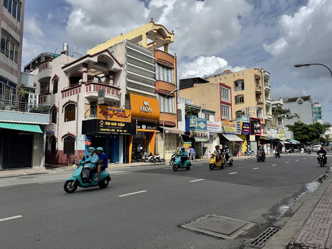 Bán nhà mặt tiền 192 Phạm Ngũ Lão, 1 trệt 2 lầu ST. Giá chỉ 10,5 tỷ