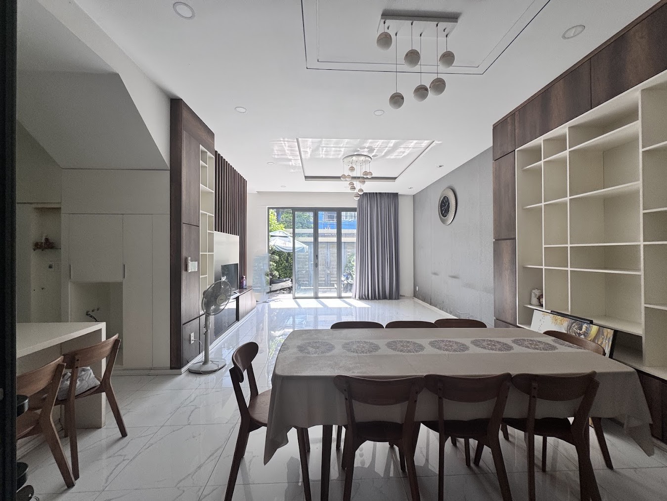 Bán nhà 100 Đường số 9 Phường 16, DT 10x15m, 1 trệt 2 lầu. Giá chỉ 20,5 tỷ Bán nhà 100 Đường số 9 Phường 16, DT 10x15m, 1 trệt 2 lầu. Giá chỉ 20,5 tỷ