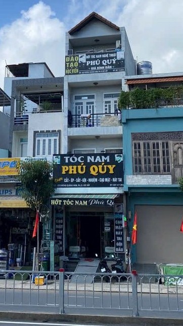 Bán nhà mặt tiền 223 Dương Quảng Hàm P.6 GV, DT 4x18m, 1 trệt 3 lầu. Giá 17 tỷ