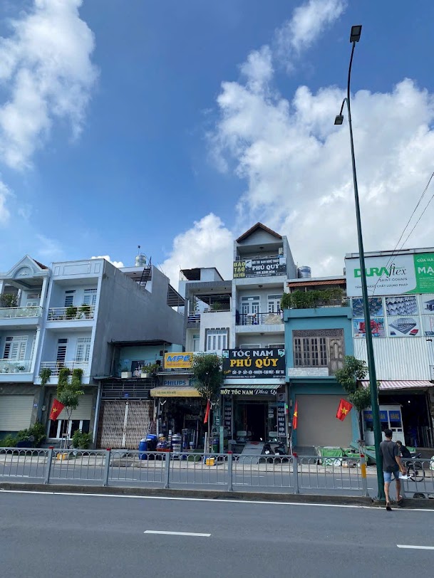 Bán nhà mặt tiền 223 Dương Quảng Hàm P.6 GV, DT 4x18m, 1 trệt 3 lầu. Giá 17 tỷ