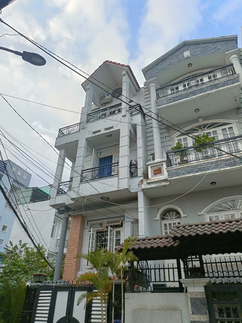 Bán nhà 2 mặt tiền hẻm 111 Phạm Văn Chiêu P.14, DT 5,2x14m, 1 trệt 3 lầu. Giá 7 tỷ TL