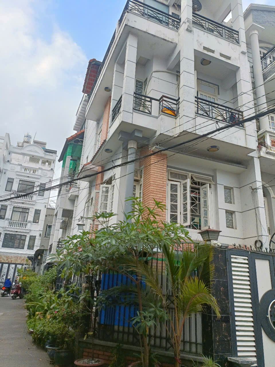 Bán nhà 2 mặt tiền hẻm 111 Phạm Văn Chiêu P.14, DT 5,2x14m, 1 trệt 3 lầu. Giá 7 tỷ TL