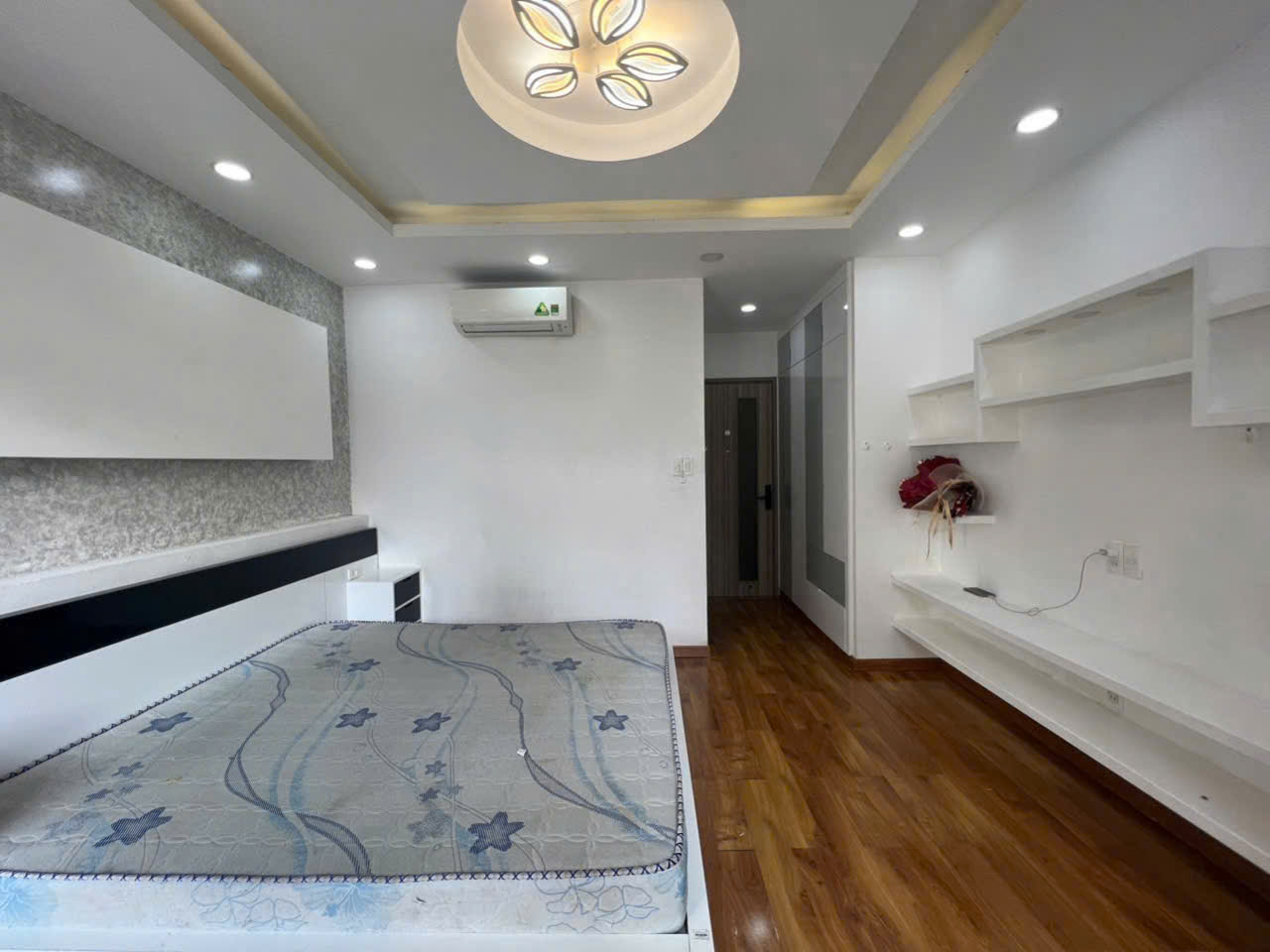 Mặt tiền 83 Nguyễn Văn Công P. Hạnh Thông, 4,3x19m, 5 tầng. Giá 15,6 tỷ TL