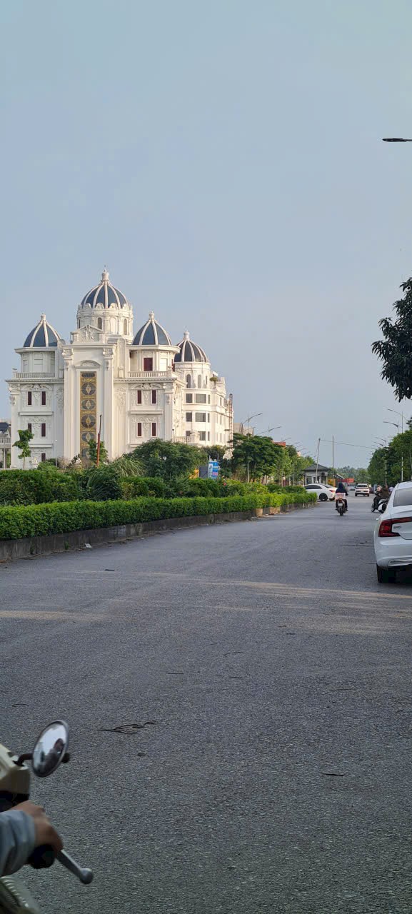 Bán biệt thự phú lương 200m2 mt 10m hoàn thiện hơn 30 tỷ 