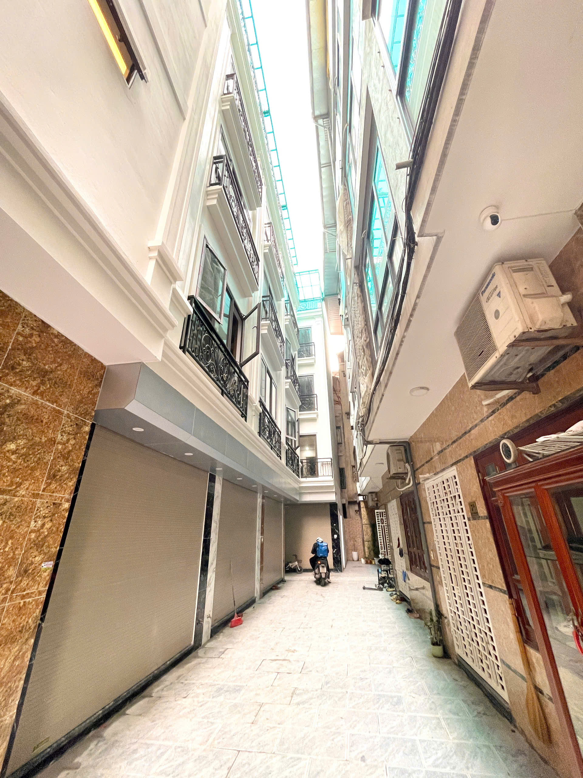 HOA HẬU HAI BÀ - 8 CĂN NHÀ MỚI - THANG MÁY - NGÕ RỘNG THOÁNG – GẦN Ô TÔ 35M2 – 8.5 TỶ
HOA HẬU HAI BÀ - 8 CĂN NHÀ MỚI - THANG MÁY - NGÕ RỘNG THOÁNG – GẦN Ô TÔ 35M2 – 8.5 TỶ