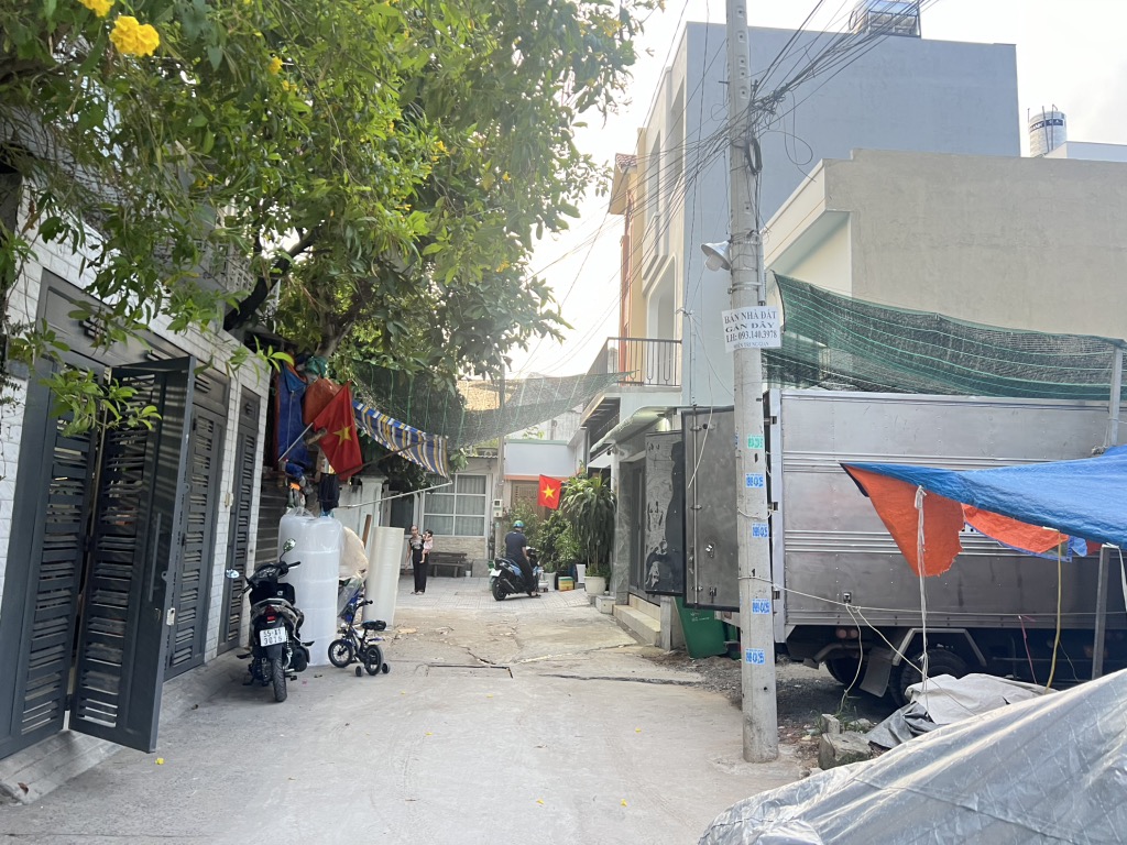 NHÀ ĐẸP, HẺM XE TẢI TRÁNH NHAU SÁT NGÃ 3 TÔ NGỌC VÂN – LINH ĐÔNG, 5,5X20 CHỈ 8 TỶ.