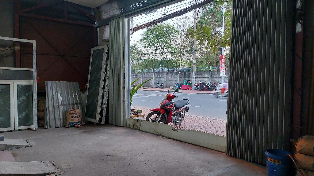 MẶT TIỀN K. DOANH ĐA NGÀNH, NGAY NGÃ 4 THỦ ĐỨC, NGANG HIẾM 7m, 210m2; 26 TỶ.