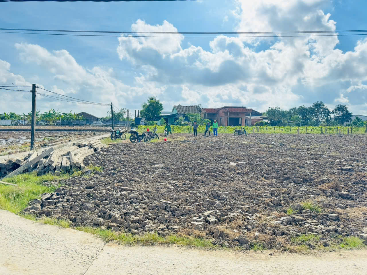 Bán đất thổ cư 9.43x23.6( 209.8m2) cách nhựa Nguyễn Thị Lầu 50M GIÁ 599tr Bán đất thổ cư 9.43x23.6( 209.8m2) cách nhựa Nguyễn Thị Lầu 50M GIÁ 599tr