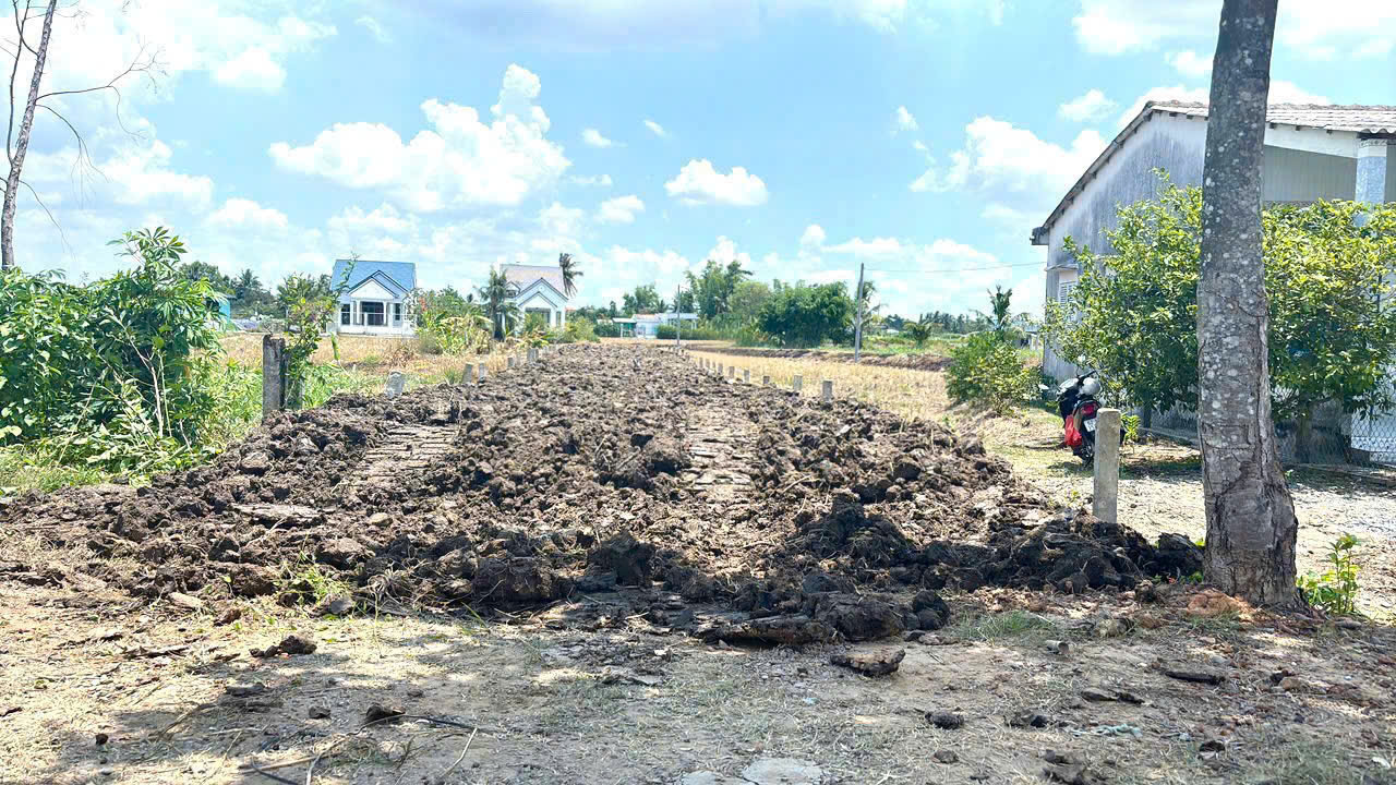 Bán nền thổ Mặt tiền Tỉnh lộ 832 5x40 giá 1tỷ 350 Nhựt Ninh - Tân Trụ- Long An. Bán nền thổ Mặt tiền Tỉnh lộ 832 5x40 giá 1tỷ 350 Nhựt Ninh - Tân Trụ- Long An.