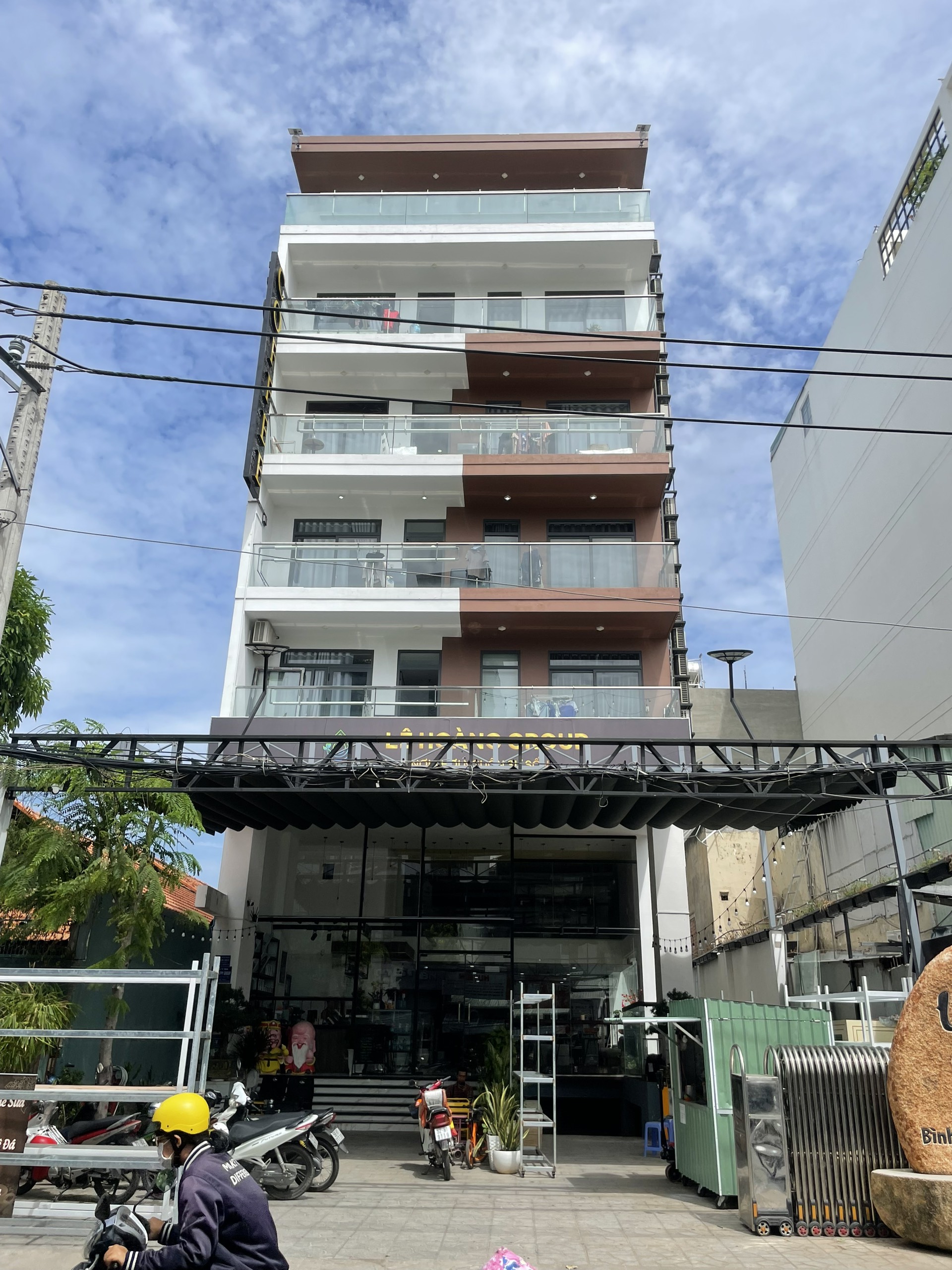 Bán Tòa Nhà Ngay Xô Viết Nghệ Tĩnh (đoạn 2 chiều) p25 Bình Thạnh DT 12x30m CN 311m Hầm+7Tầng Giá Rẻ